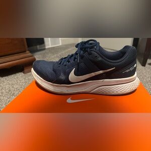 Men’s size 11 Nike running shoes